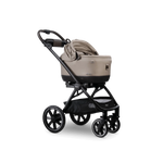Beżowa i czarna wózek Tru Baby z miękkim materiałem do noszenia.