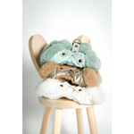 Stacked fluffy faux-fur-lined szelki bezuciskowe coats in mint green gold and white with okucia pokryte 24k złotem
