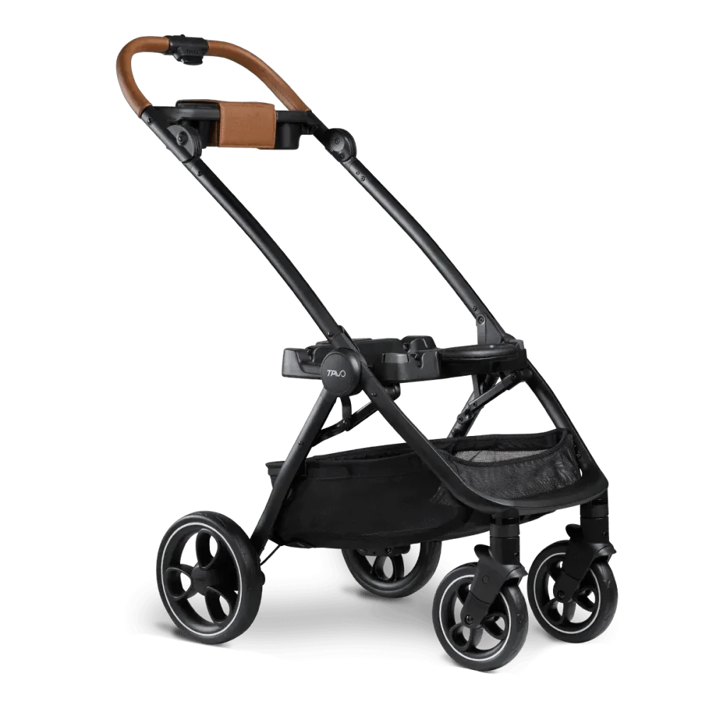 Czarno-brązowy wózek spacerowy tra.o o smukłym, nowoczesnym designie z regulowaną rączką i czterema kołami.